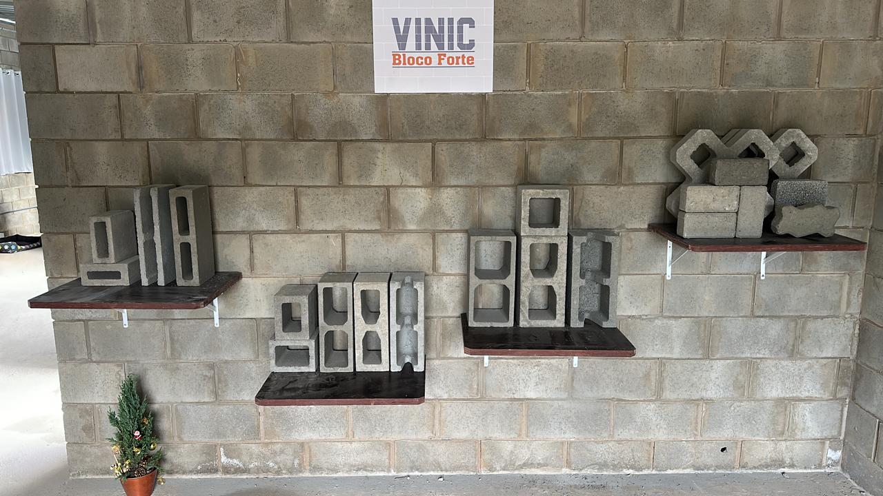 Showroom Vinic Bloco Forte — exposição de produtos em fábrica