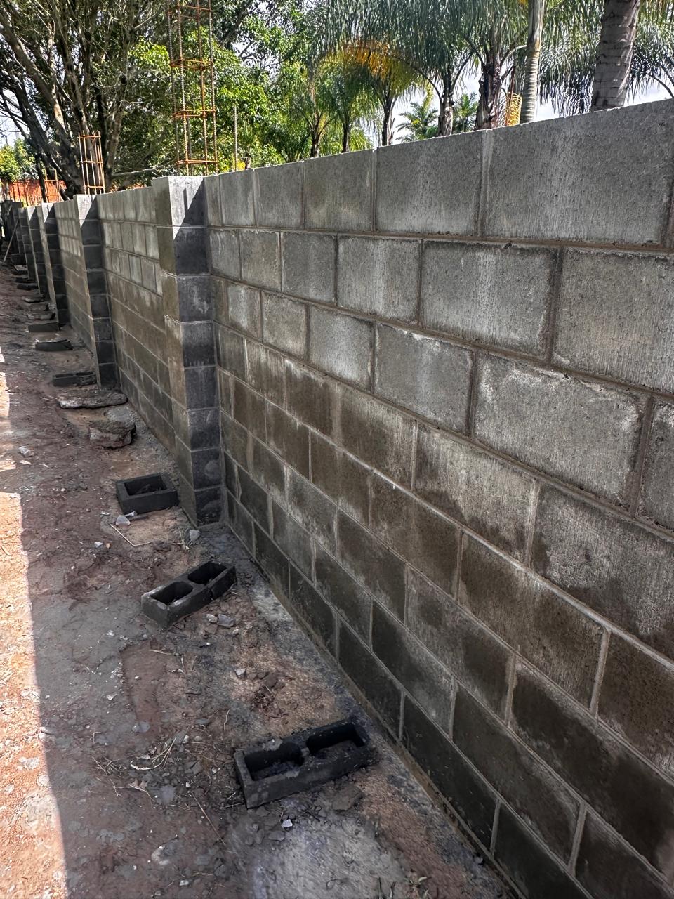 Muro estrutural Vinic em construção